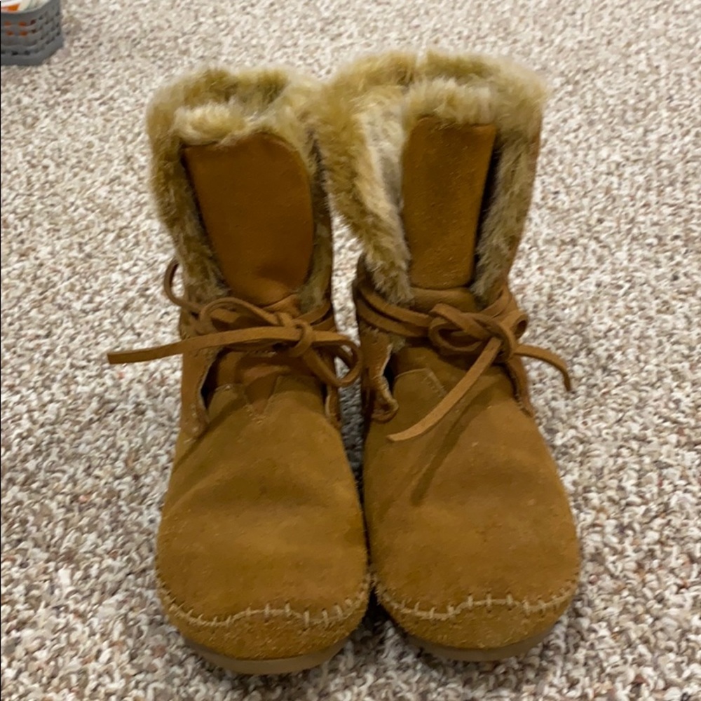 TOMS fuzzy boots